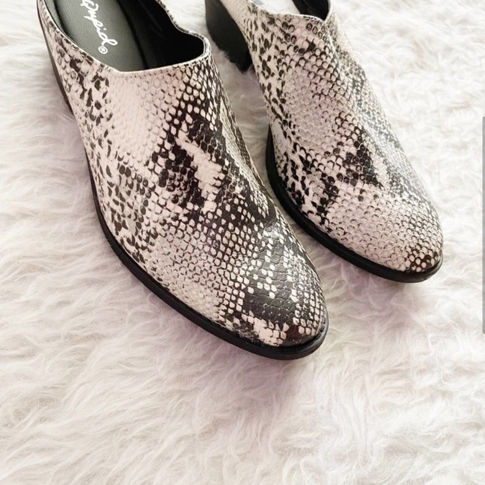 FAUX LEATHER SNAKE SKIN PRINT MULES BOOTIES CLOGS - SOCHI BLACK WHITE - SIZE 8 - Picture 3 of 7